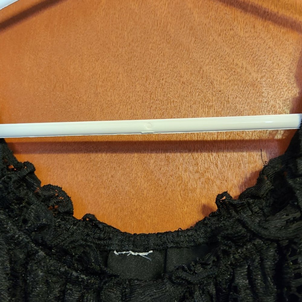 No Boundaries black lace top - Picture 6 of 12
